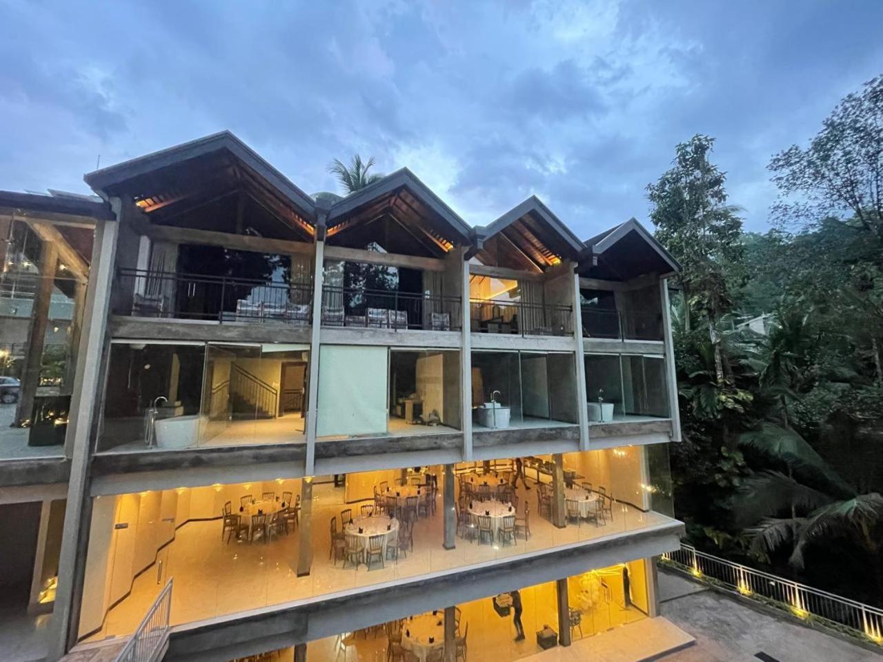 Hotel Grand Amanee Ratnapura Kültér fotó