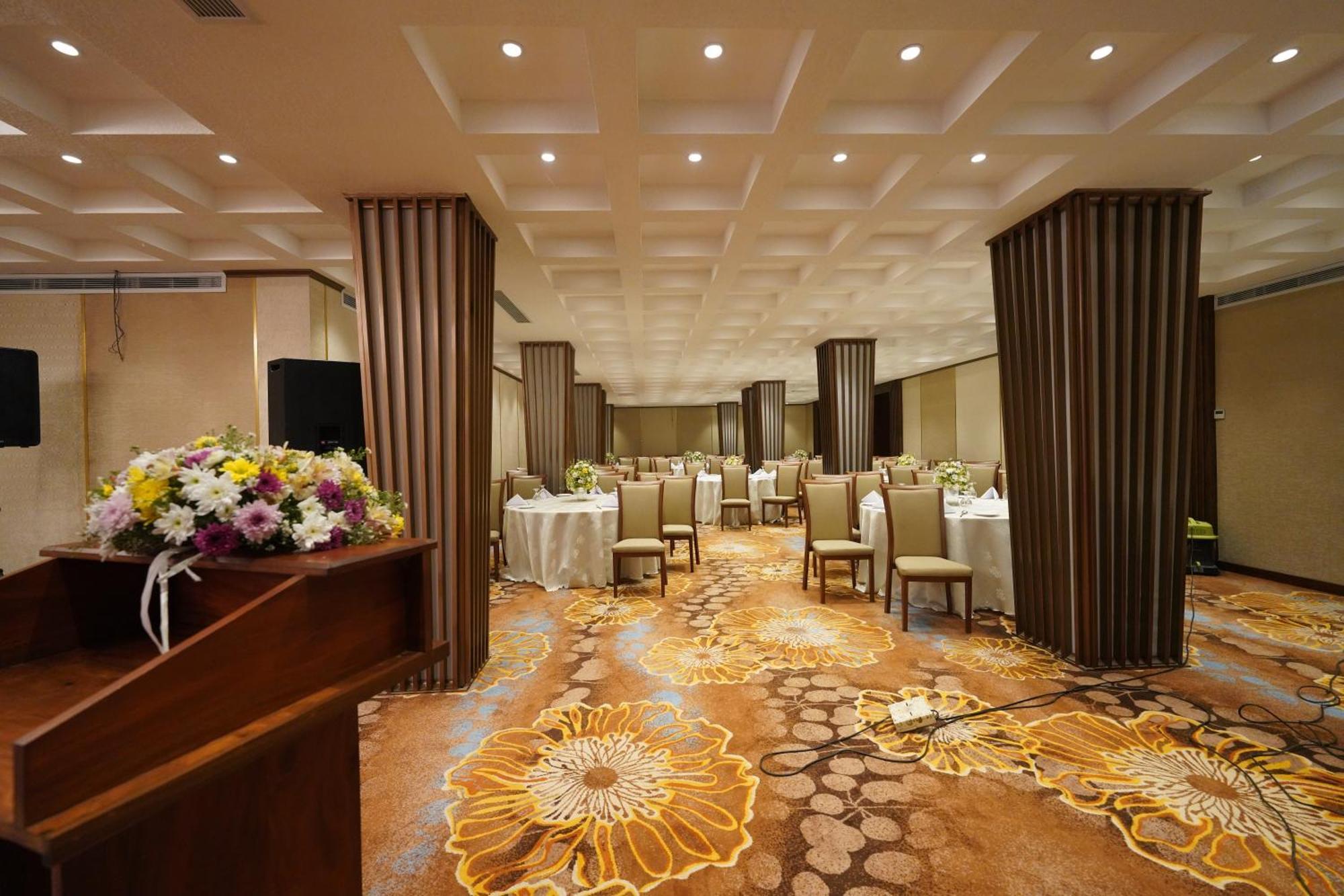 Hotel Grand Amanee Ratnapura Kültér fotó